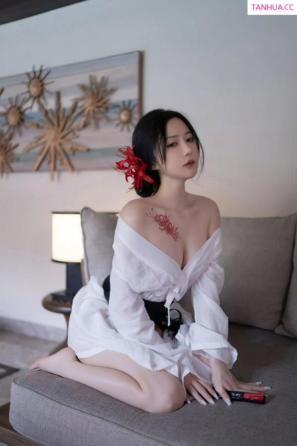 鱼子酱fish  [XiuRen]高清写真图 2025.07.04 No.10514 鱼子酱Fish 白色丝袜第38张图片